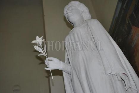 Scandal: Consilierii locali au optat pentru statuia Reginei Maria care a ieşit pe locul doi la concursul de idei (FOTO / VIDEO)